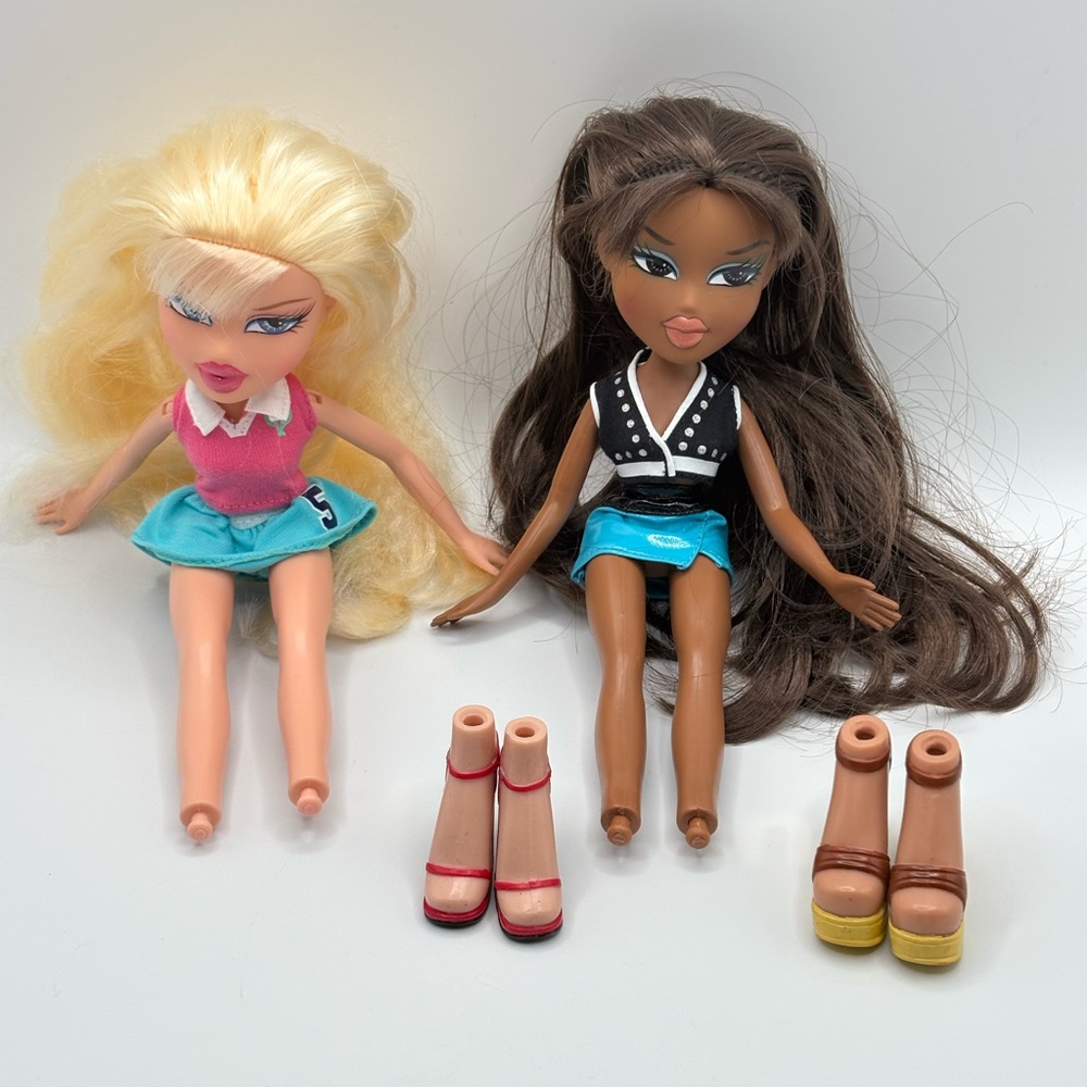 Lot of 2 Bratz play Sports Dolls re release with Outfits Shoes Sasha and Cloe